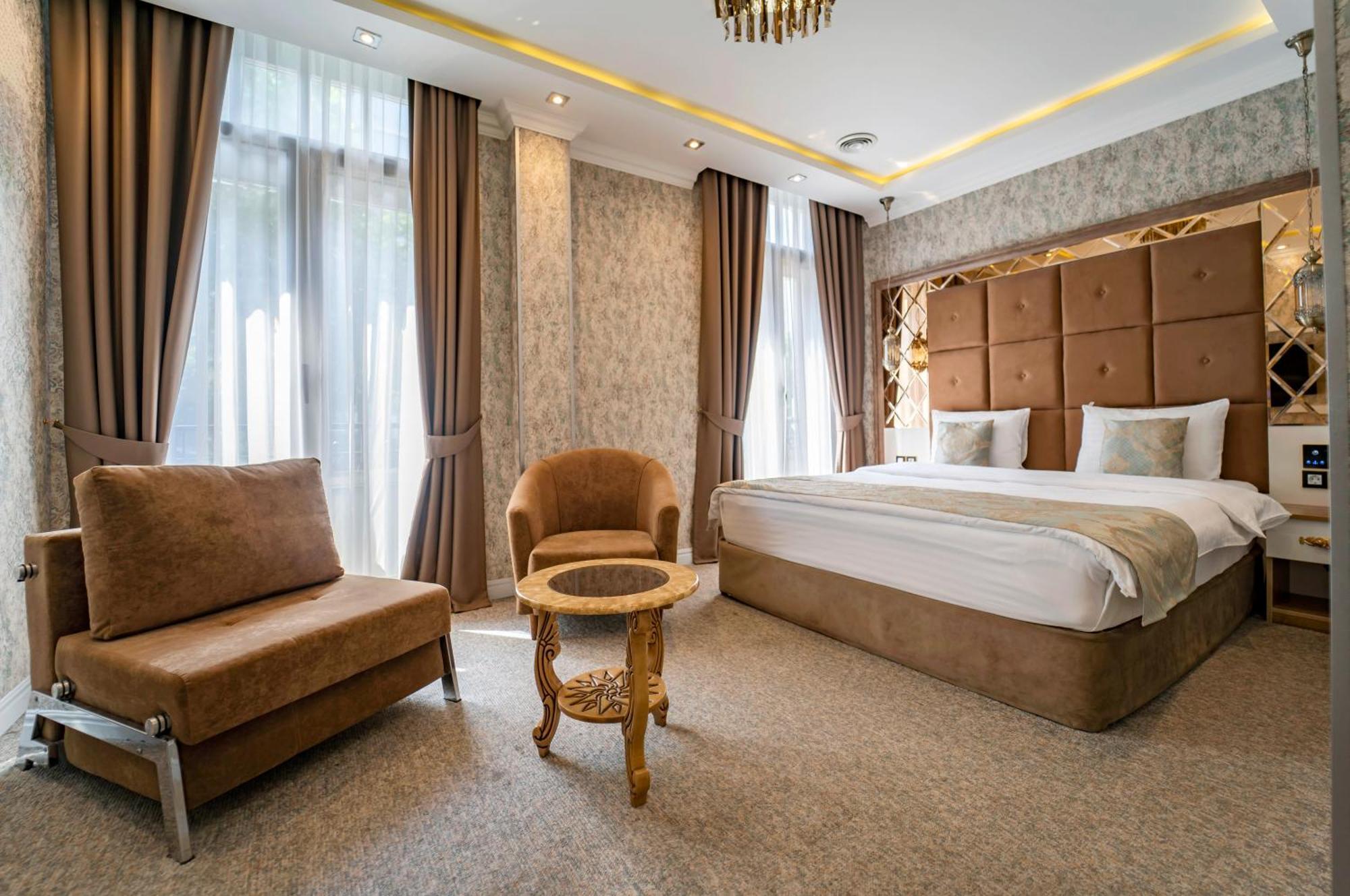 Hotel Aqua Freedom Tbilisi Esterno foto