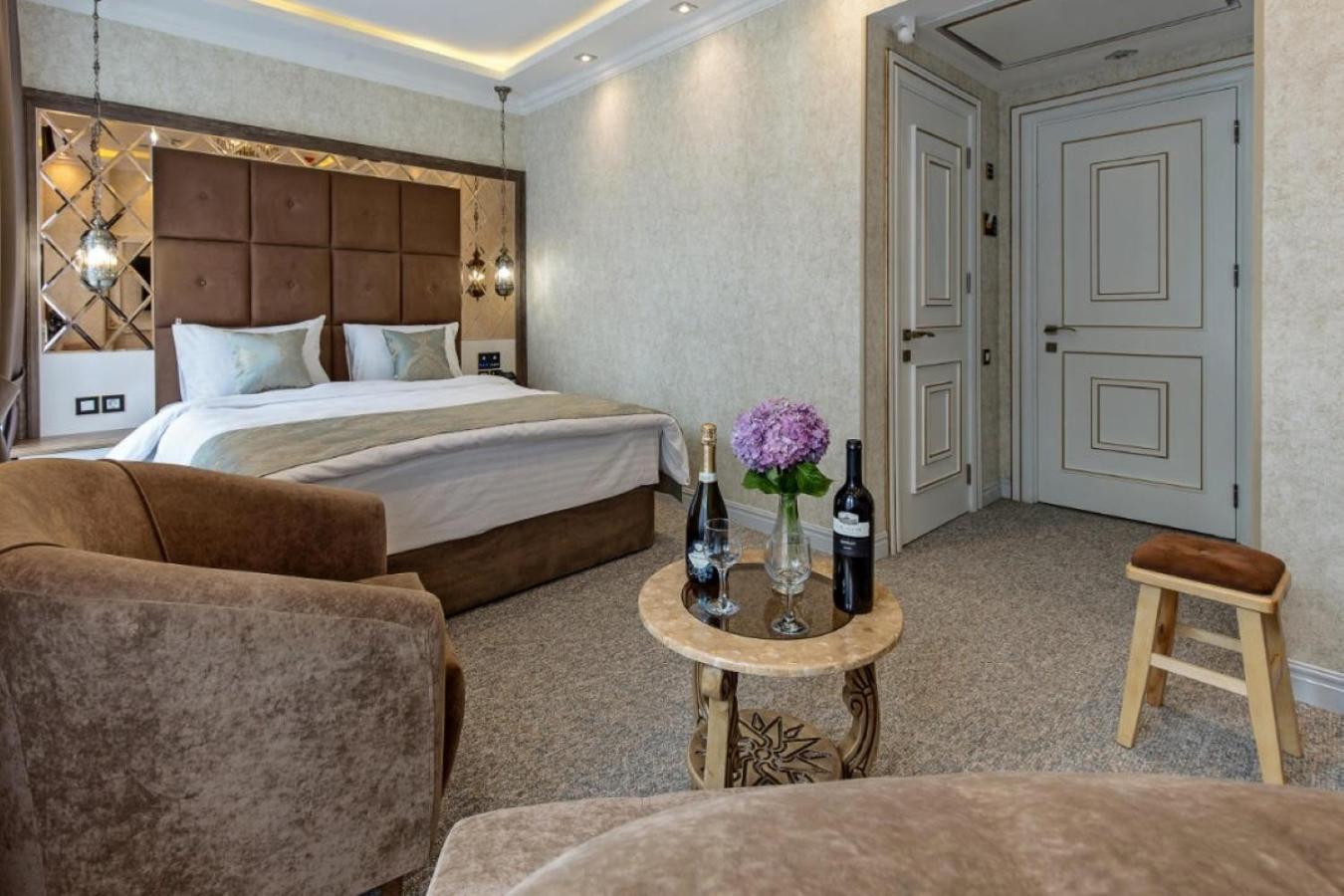 Hotel Aqua Freedom Tbilisi Esterno foto