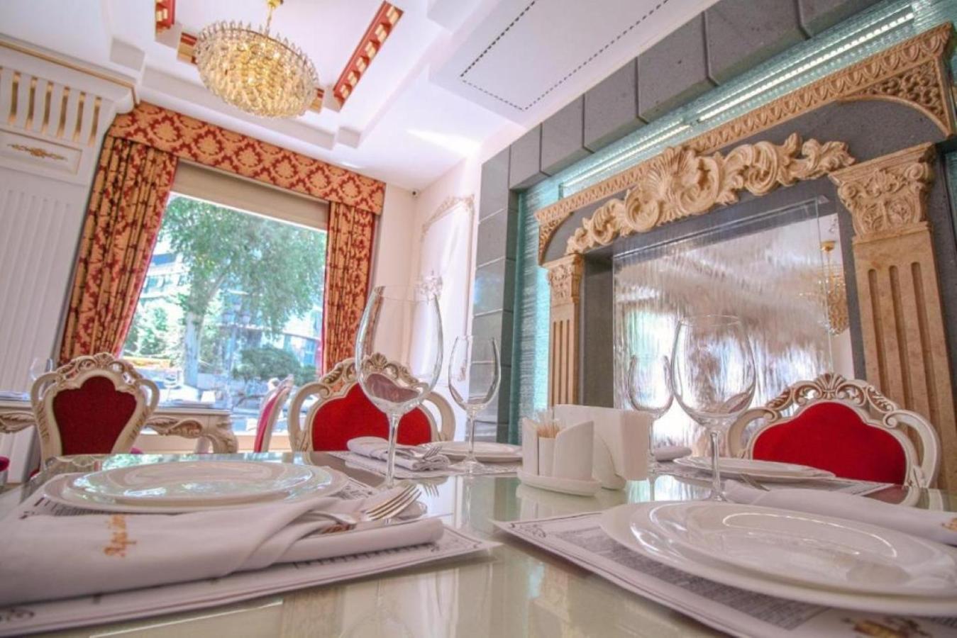 Hotel Aqua Freedom Tbilisi Esterno foto